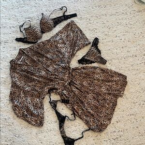 Victoria’s Secret stunning Leopard Print Lingerie Set Small push up bra 32C
